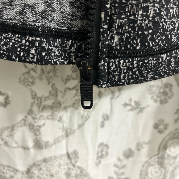 Lululemon Define Jacket - Picture 4 of 4